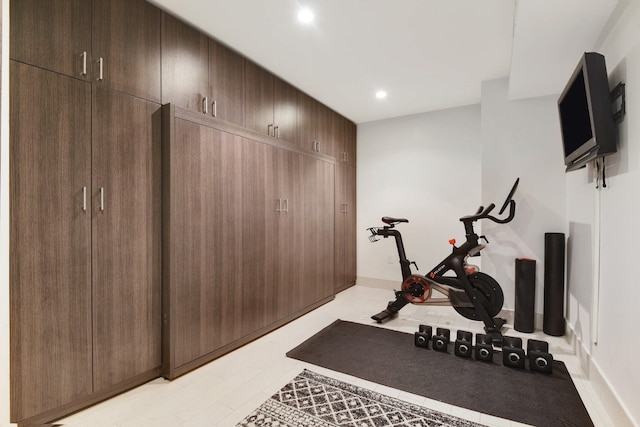 workout area featuring recessed lighting