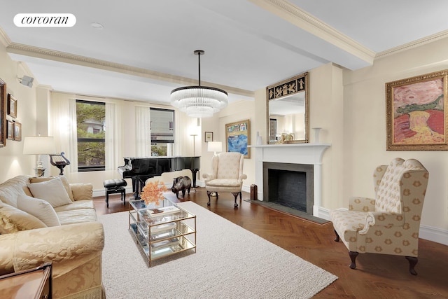 living area featuring an inviting chandelier, ornamental molding, visible vents, a fireplace, and baseboards