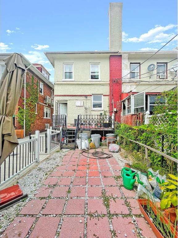 Listing photo 3 for 172 Sullivan Place, New York City NY 11225