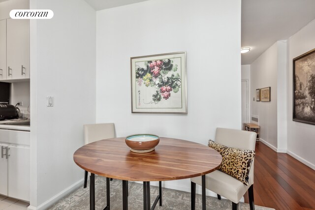 dining area with visible vents, baseboards, and light wood finished floors