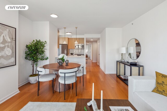425 Main St Unit 12D, New York City, NY 10044 - dining room featuring light wood-type flooring, recessed lighting, baseboards, and visible vents