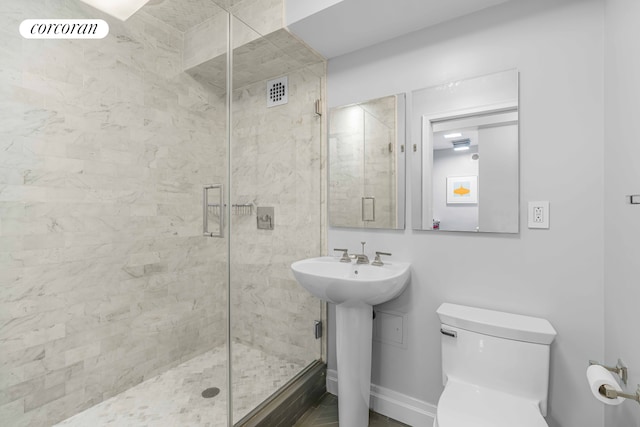 full bath featuring visible vents, a shower stall, toilet, and baseboards