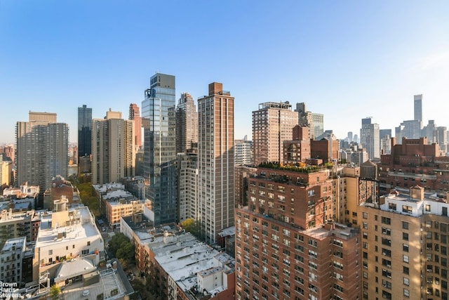 Listing photo 2 for 300 E 74th St Unit 25B, New York City NY 10021