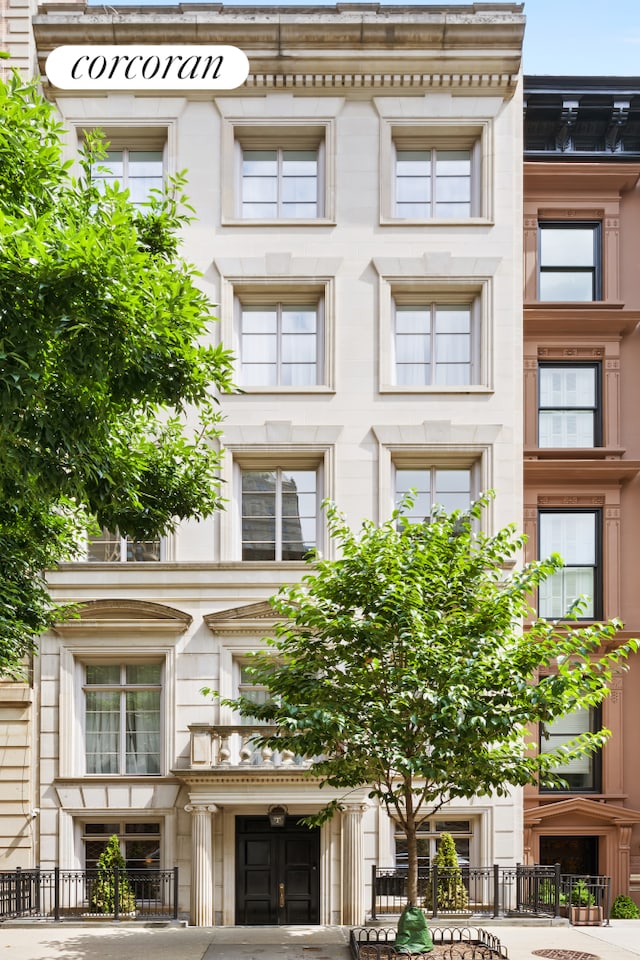 7 E 63rd St, New York City, NY 10065 - view of building exterior