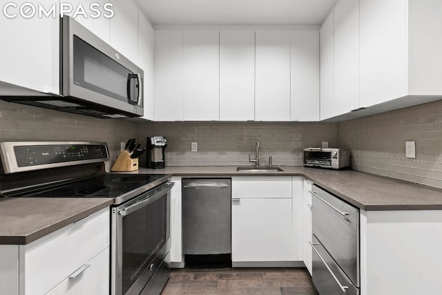 Listing photo 3 for 1 W 67th St Unit 206, New York City NY 10023