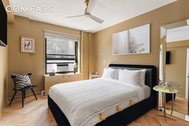 bedroom with ceiling fan and baseboards