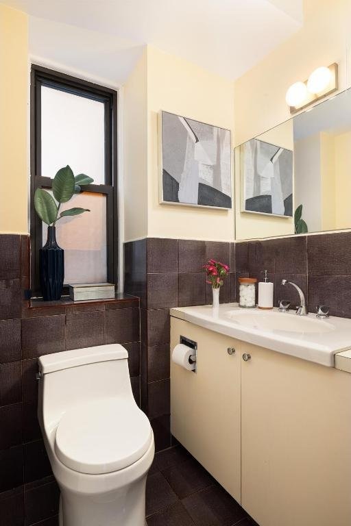 Listing photo 3 for 855 W End Ave Unit 5A, New York City NY 10025