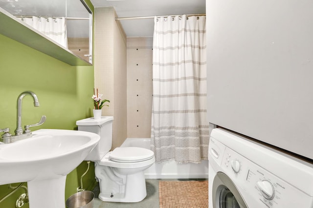 full bathroom with shower / bathtub combination with curtain, a sink, tile patterned flooring, stacked washer and dryer, and toilet