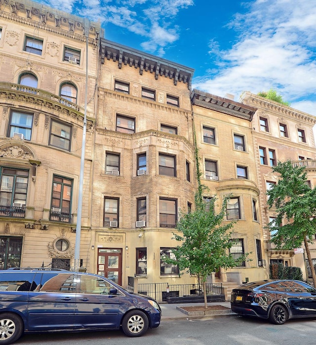 318 W 75th St, New York City, NY 10023 - view of apartment building / complex