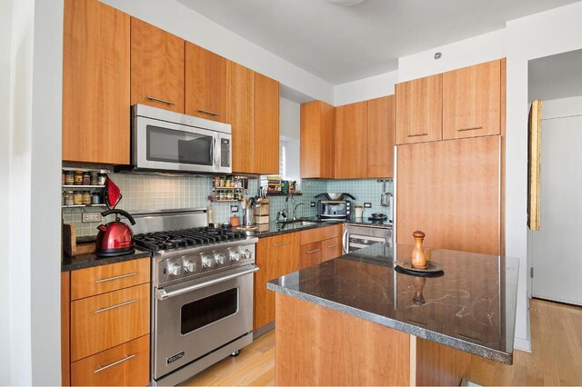 unfurnished room featuring light hardwood / wood-style floors