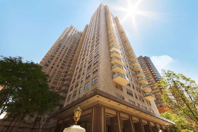 300 E 40th St Unit 31S, New York City, NY 10016 - view of building exterior