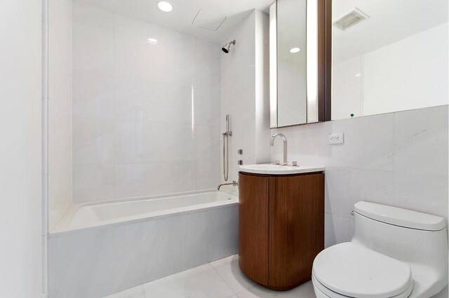 kitchen featuring white cabinetry, sink, light hardwood / wood-style flooring, and stainless steel appliances