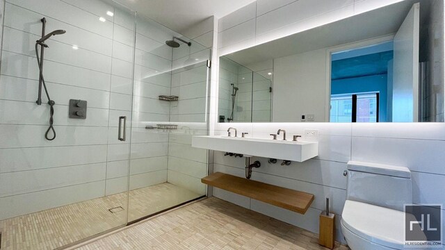 full bathroom featuring a stall shower and toilet