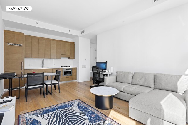 Listing photo 2 for 325 Lexington Ave Unit 19E, New York City NY 10016