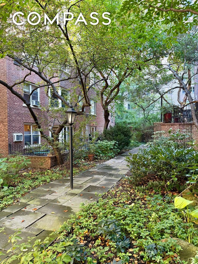 525 E 89th St Unit 2L, New York City, NY 10128 - view of yard