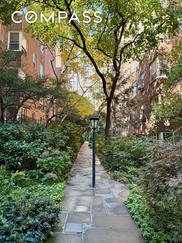 525 E 89th St Unit 2L, New York City, NY 10128 - view of property's community