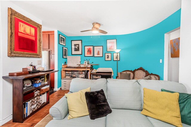 bedroom with ceiling fan and baseboards