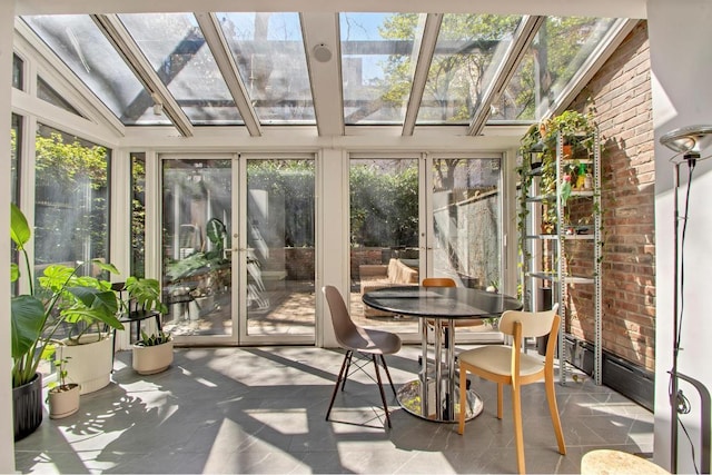 sunroom / solarium with vaulted ceiling