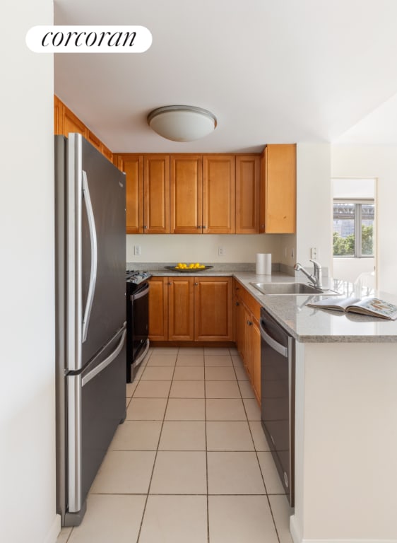 kitchen featuring stainless steel appliances, sink, and light hardwood / wood-style flooring