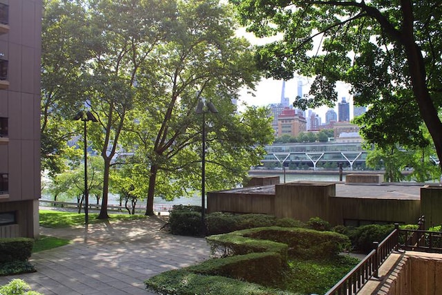 view of property's community featuring a view of city