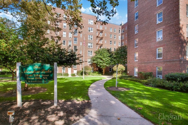 view of home's community featuring a yard