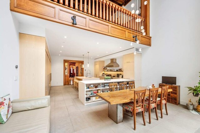 office area featuring built in shelves, ornamental molding, a chandelier, and light wood-type flooring