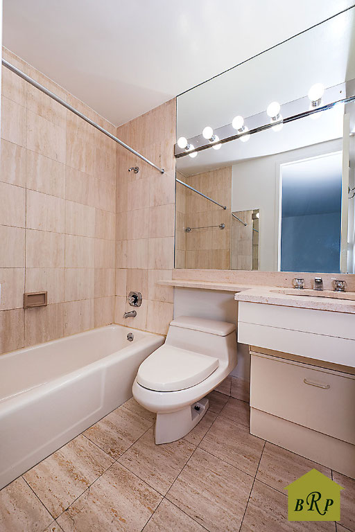 full bathroom featuring vanity, tiled shower / bath, and toilet