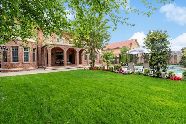 view of yard with a patio area