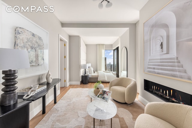 30 E 29th St Phb, Phb, New York City, NY 10016 - living area with wood finished floors and baseboards