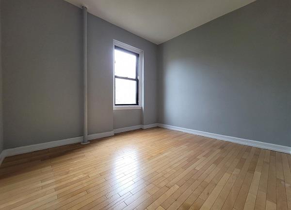 unfurnished room with light hardwood / wood-style flooring