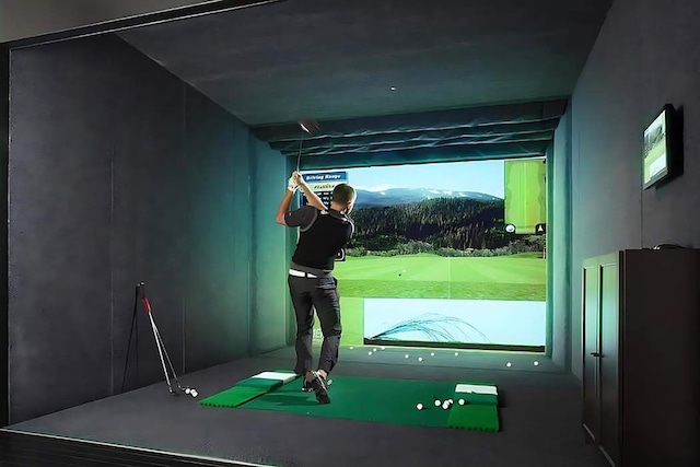 20 Pine St Unit 3001, New York City, NY 10005 - recreation room with golf simulator