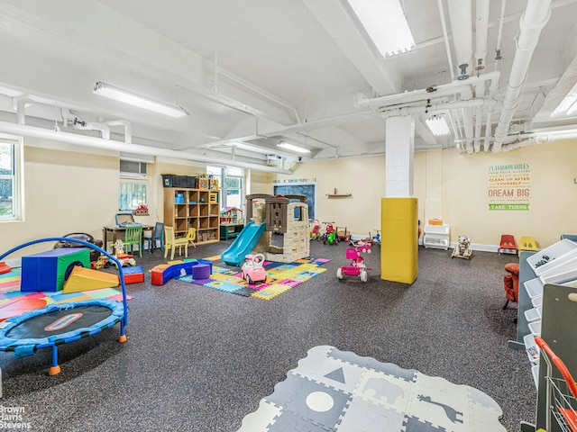 recreation room with baseboards