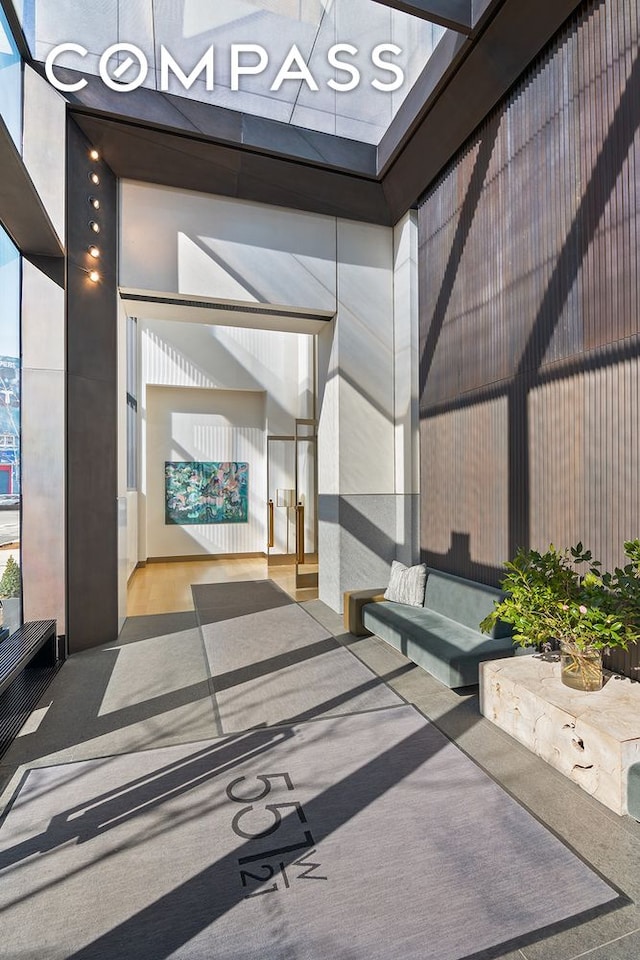 551 W 21st St Unit 10B, New York City, NY 10011 - community lobby with a towering ceiling