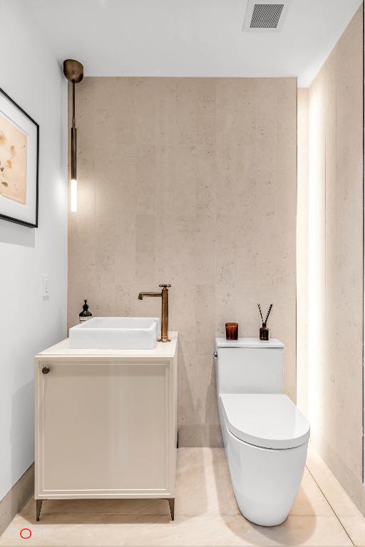 bathroom featuring sink and toilet