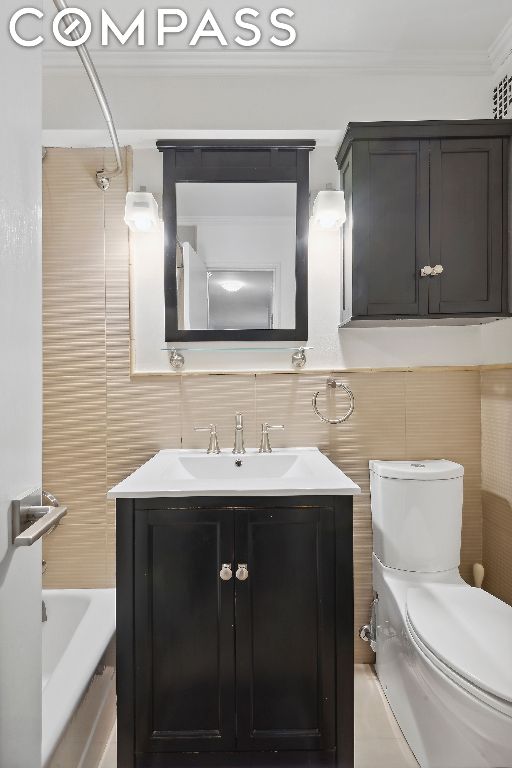 Listing photo 3 for 235 E 87th St Unit 11J, New York City NY 10128