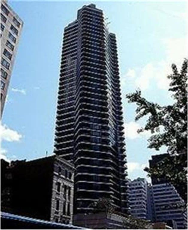 Listing photo 2 for 200 E 61st St Unit 20A, New York City NY 10065