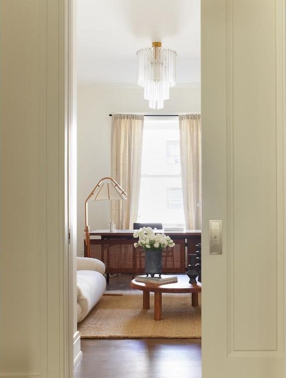 sitting room with dark wood-type flooring, a notable chandelier, and crown molding