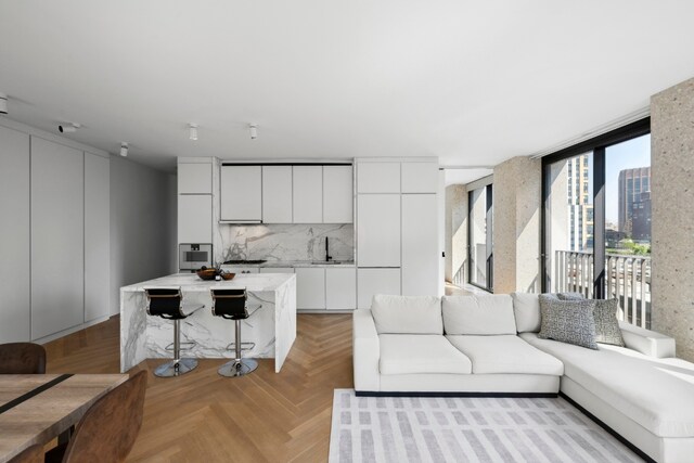 Listing photo 2 for 16 W 40th St Unit 19-C, New York City NY 10018