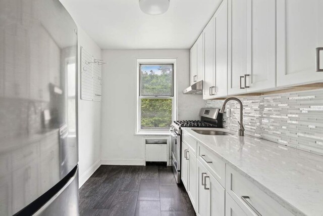 dining room with light hardwood / wood-style flooring