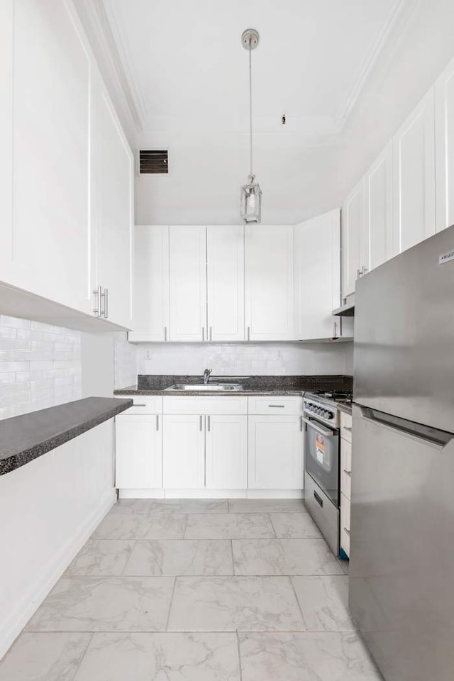 130 E 61st St, New York City, NY 10065 - bedroom featuring light hardwood / wood-style flooring