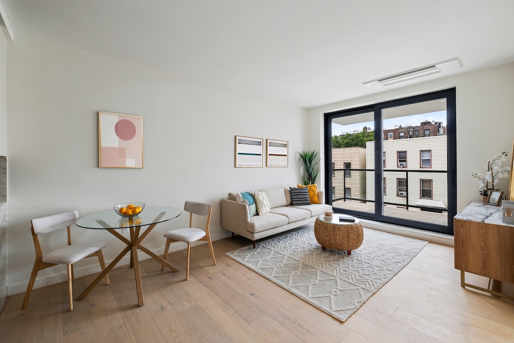 232 Eckford St Unit 3-R, New York City, NY 11222 - living area featuring light wood-style flooring and baseboards