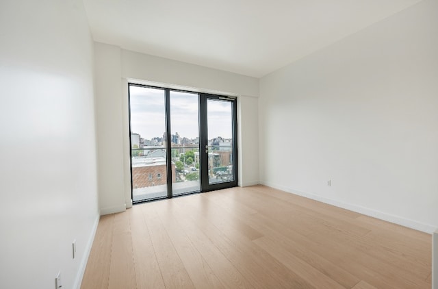 30-05 Vernon Blvd Ph-I, Ph-I New York City, NY 11102 - unfurnished room featuring light wood-style floors and baseboards
