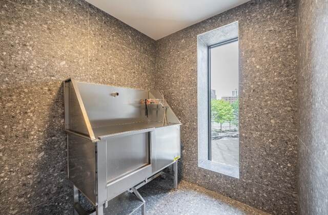 30-05 Vernon Blvd Ph-I, Ph-I New York City, NY 11102 - miscellaneous room featuring tile walls