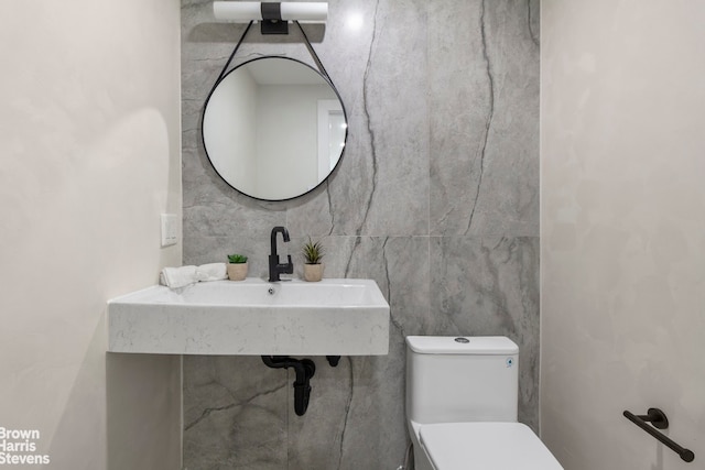 bathroom featuring sink and toilet