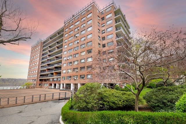 2727 Palisade Ave Unit 7-B, New York City, NY 10463 - view of property at dusk