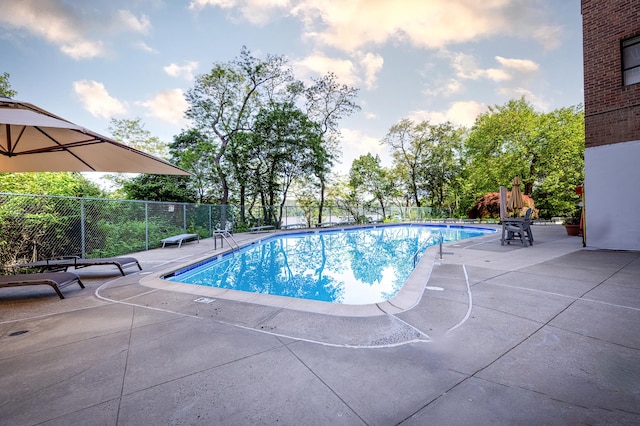 2727 Palisade Ave Unit 7-B, New York City, NY 10463 - community pool with a patio area