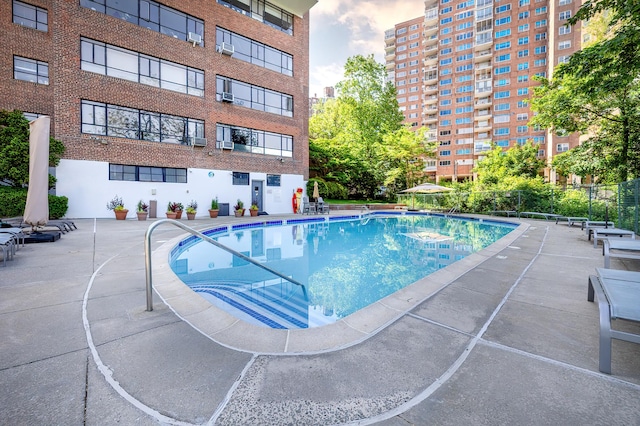 2727 Palisade Ave Unit 7-B, New York City, NY 10463 - view of community pool