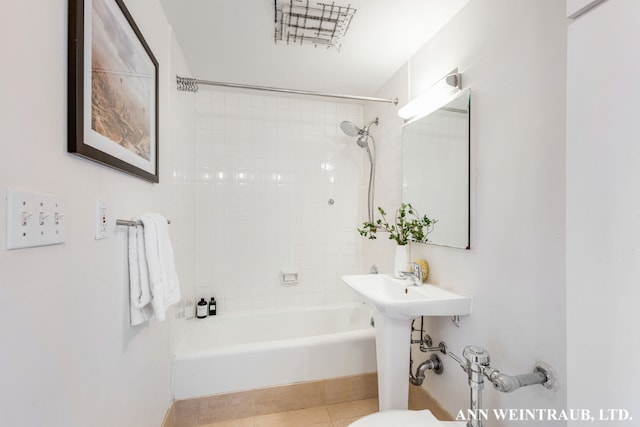 bathroom with tile patterned flooring and tiled shower / bath