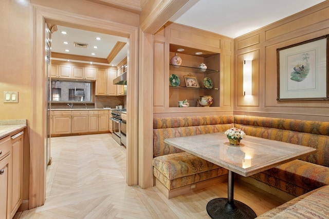 dining space featuring visible vents, recessed lighting, breakfast area, and crown molding