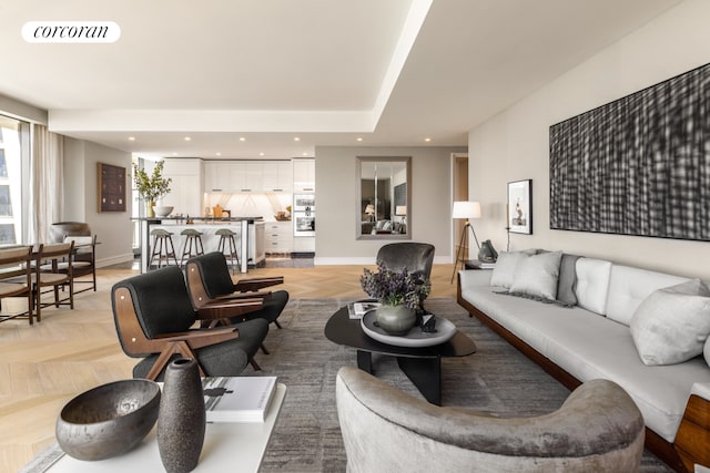 living area with visible vents, recessed lighting, and baseboards